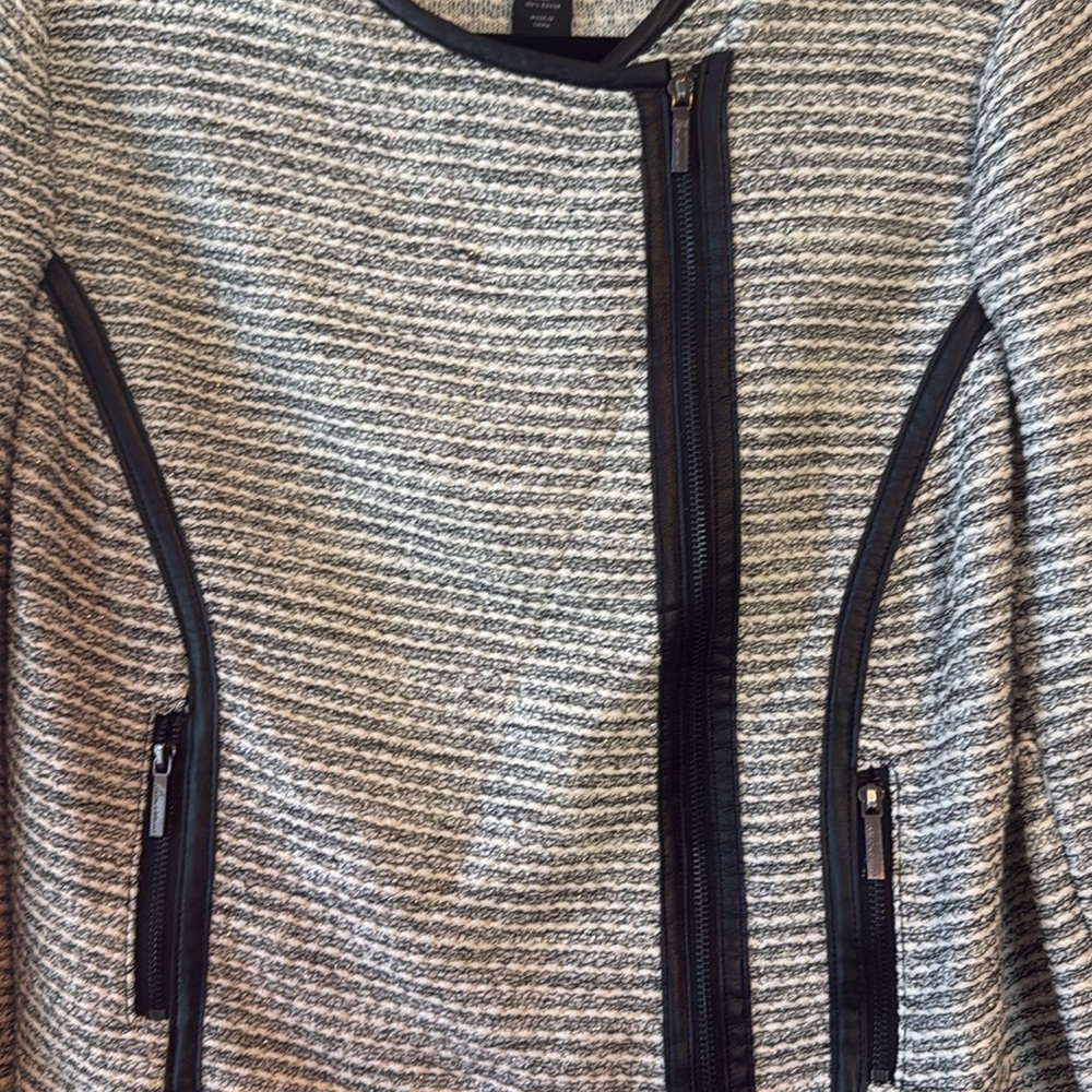 Lane Bryant Black and Gray/Silver Cropped Textured Blazer - Picture 3 of 4